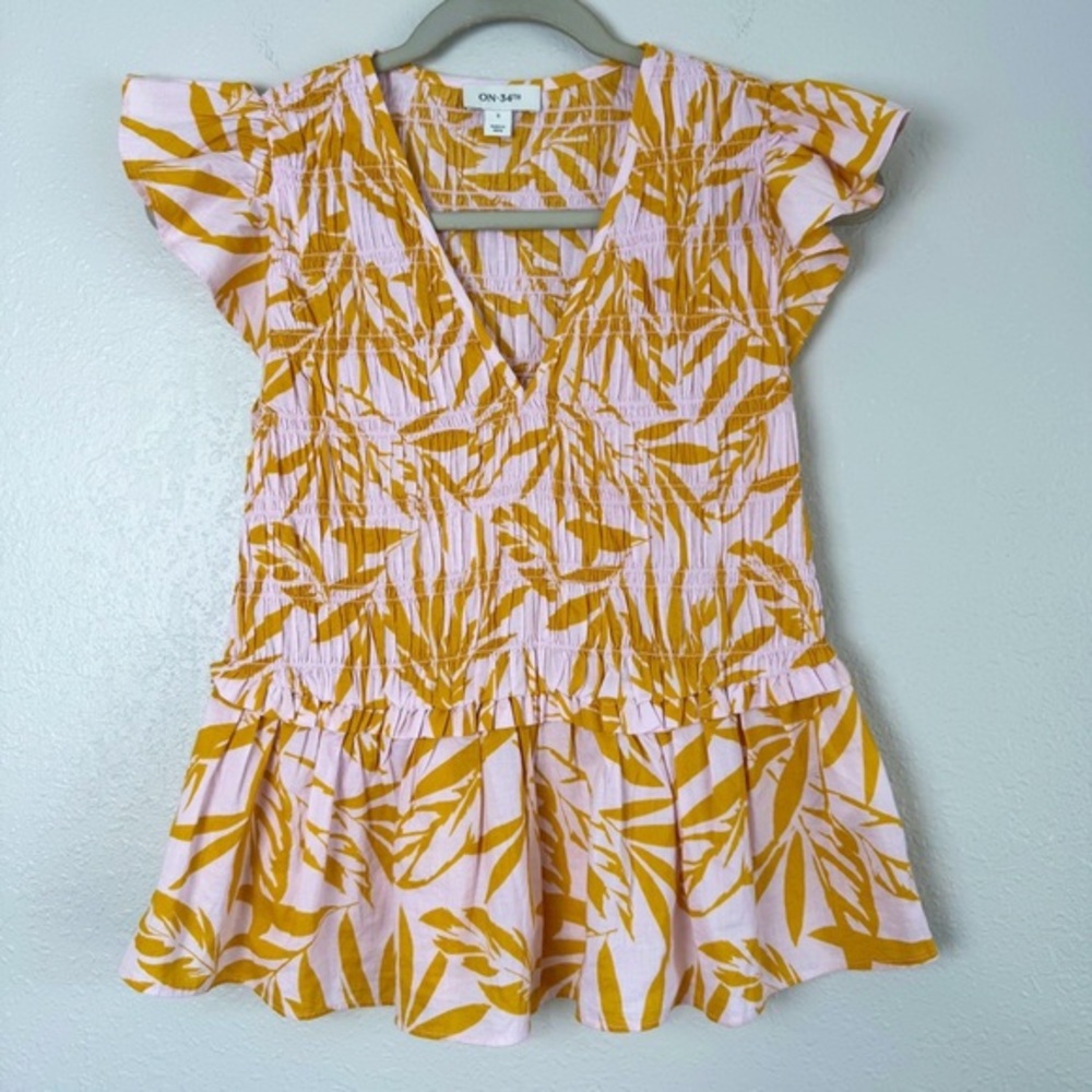 On 34th pink orange tropical smocked ruffle sleeve blouse S